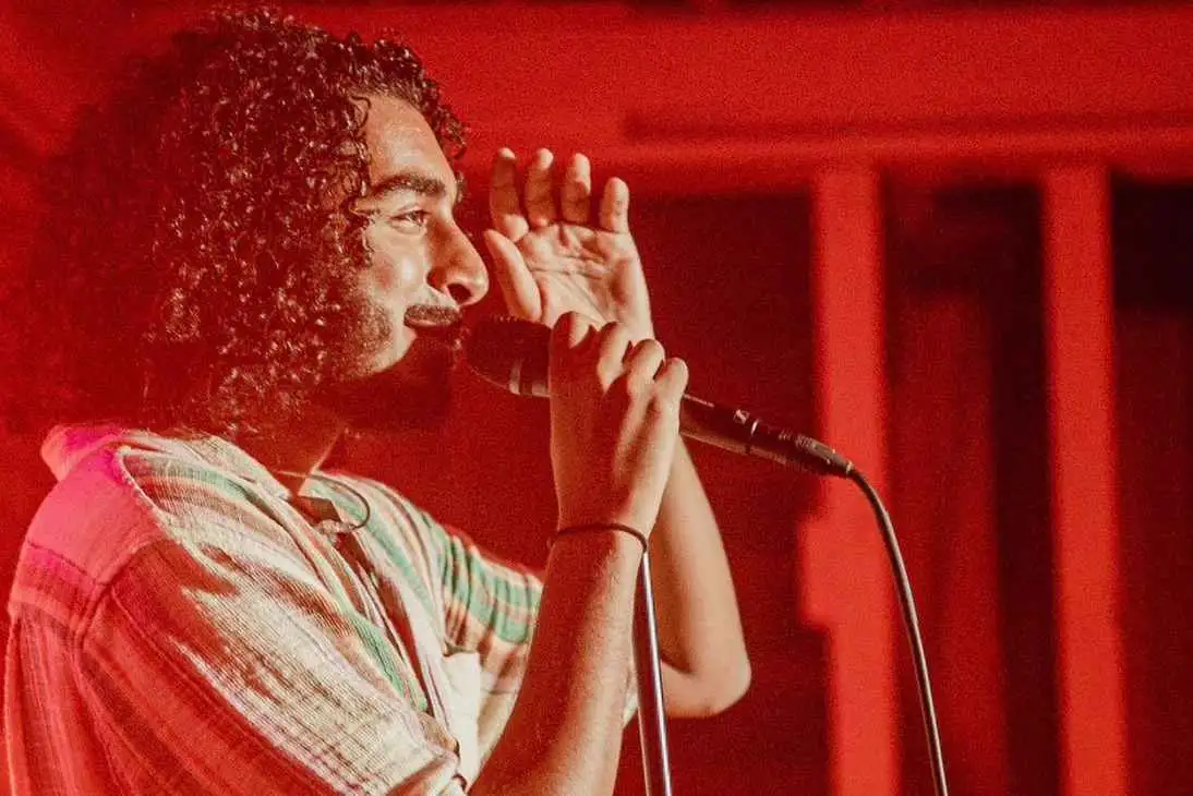 Hrishi sings live at AMPM