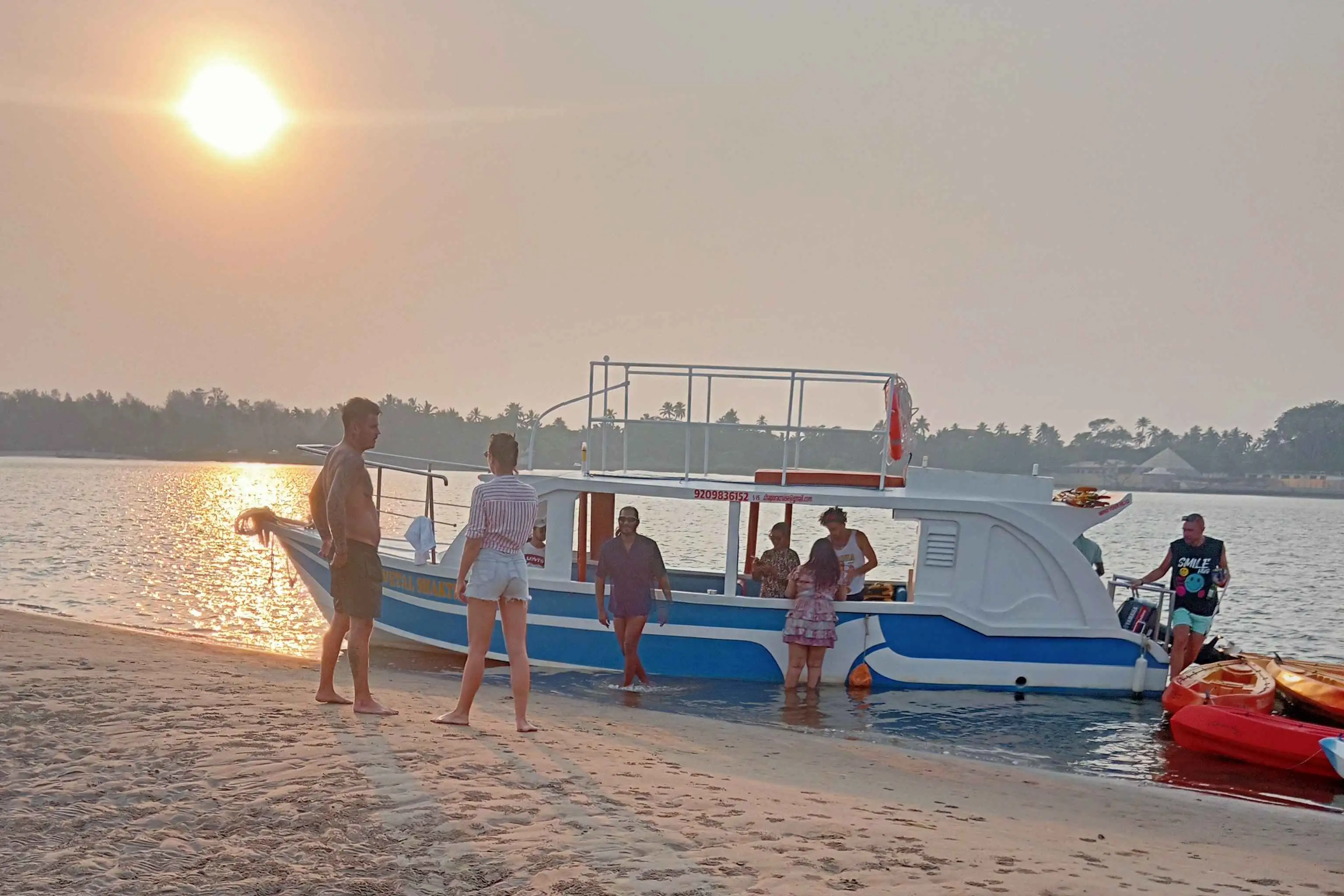 SUNSET & ISLAND EXCLUSIVE